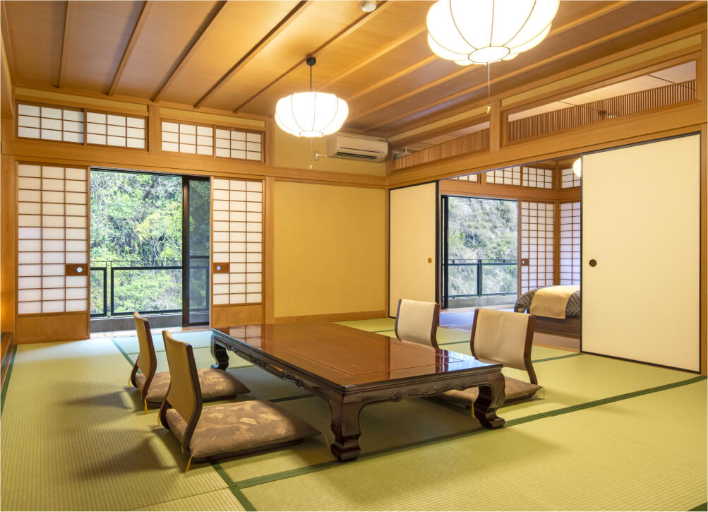 座卓のある広々とした和室