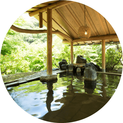 自然に囲まれた露天風呂