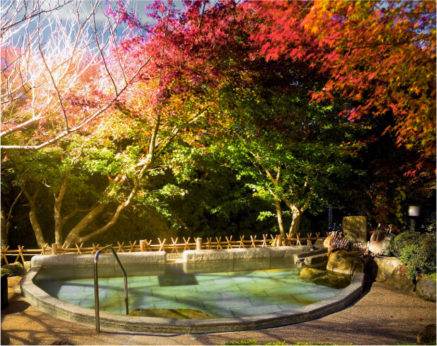 滝見苑の露天風呂と紅葉